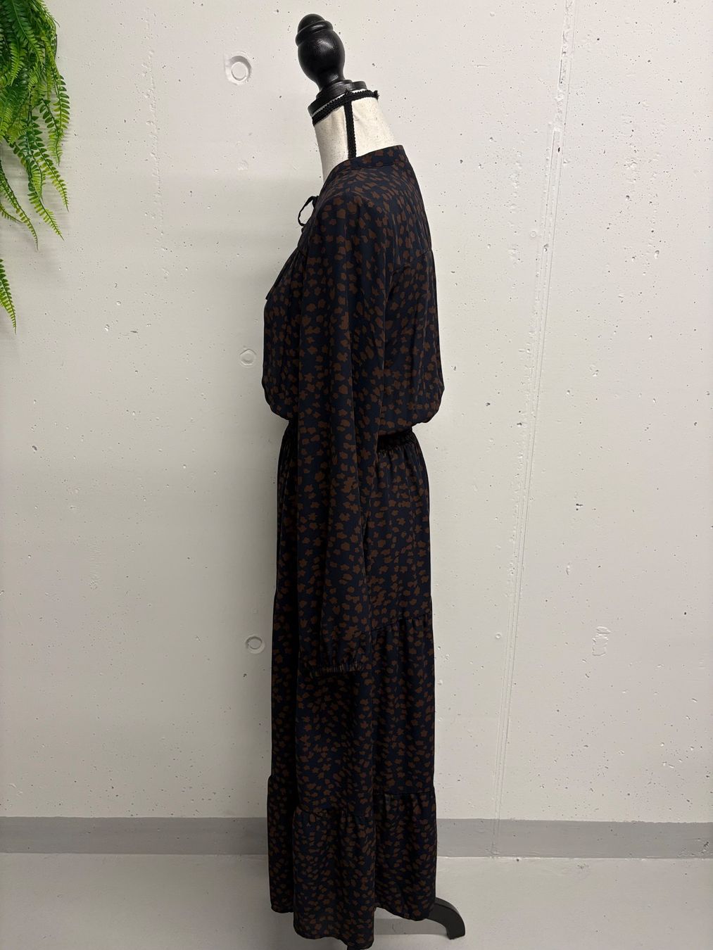 Only Robes: Only Kleid lang gemustert Gr. M Maxikleid braun blau – Neuf (Voir description) à Regensdorf par secondchancefashion 1
