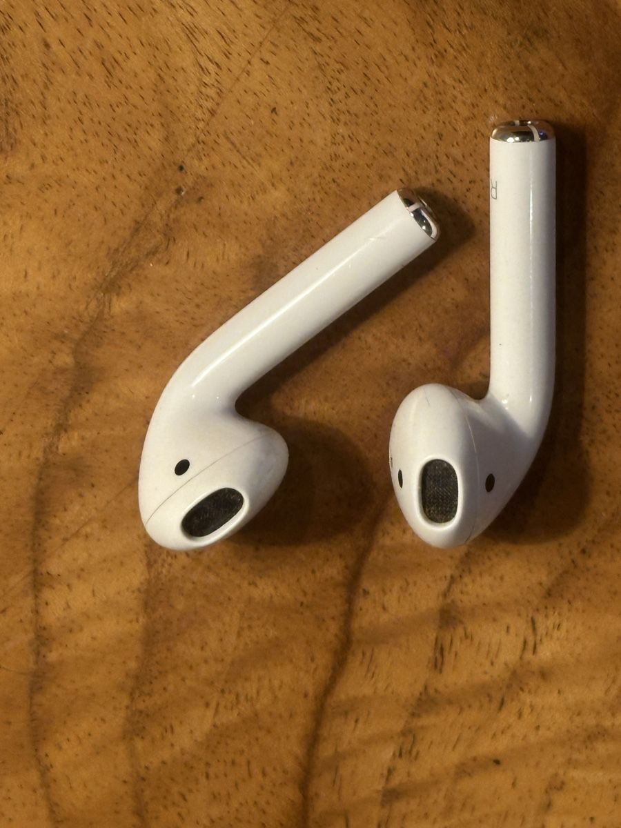 Apple Cuffie: AirPods: Ladecase & Beide Kopfhörer – Usato da Wädenswil venduto da Anina.kastner