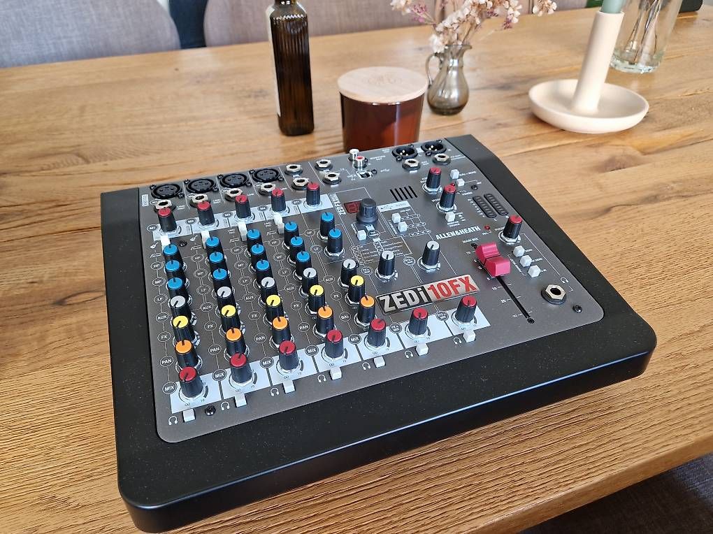 Console di mixaggio: Allen & Heath ZEDi-10 FX  – Usato da Chêne-Bourg venduto da tyraelx 3
