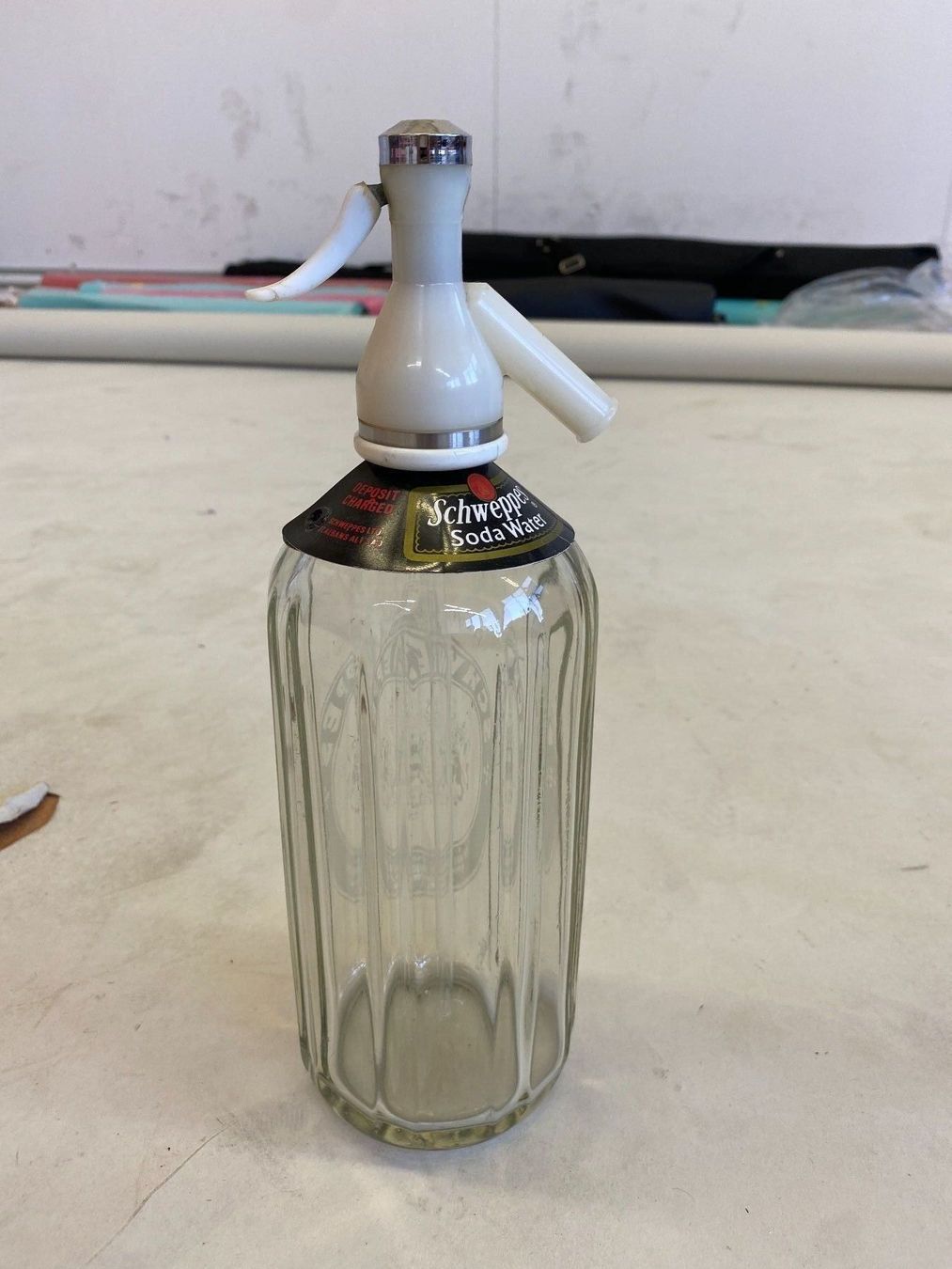 Autres articles pour la maison: Antike Schweppes Sodaflasche – D'occasion à Riniken par Tape5 2