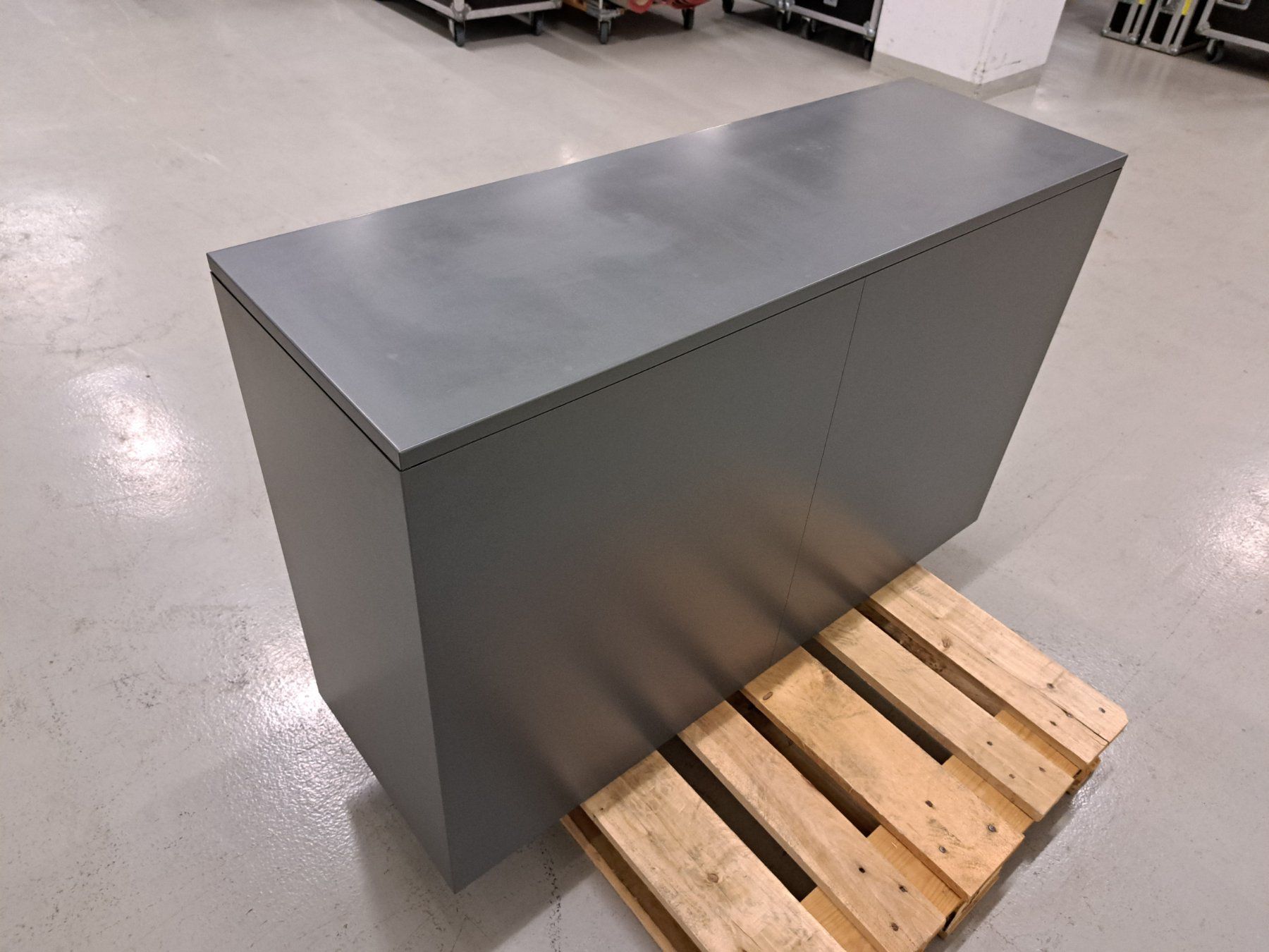 Lista Armadi: Sideboard Lista Office mit Rollladentür grau – Usato da Embrach venduto da lichttechnik 3