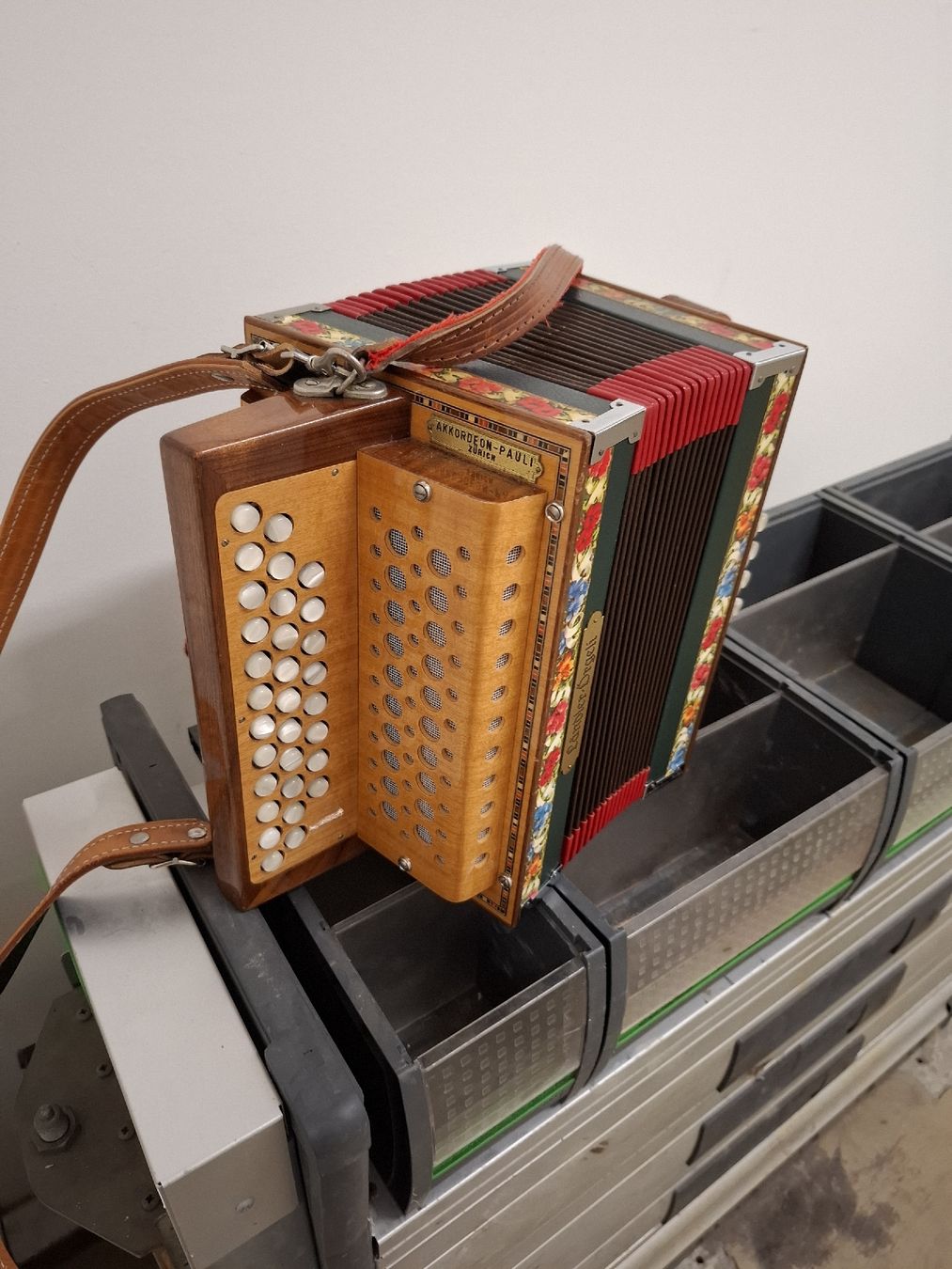 Strumenti musicali: pauli orgeli – Usato da Villeneuve venduto da BibiVintage