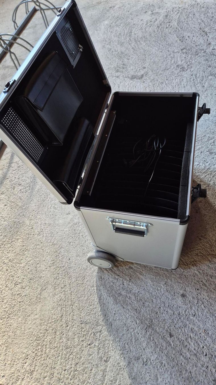 Valigie & Borse: Laptopwagen / Notebookwagen – Usato da Einsiedeln venduto da jue_6lvs 1