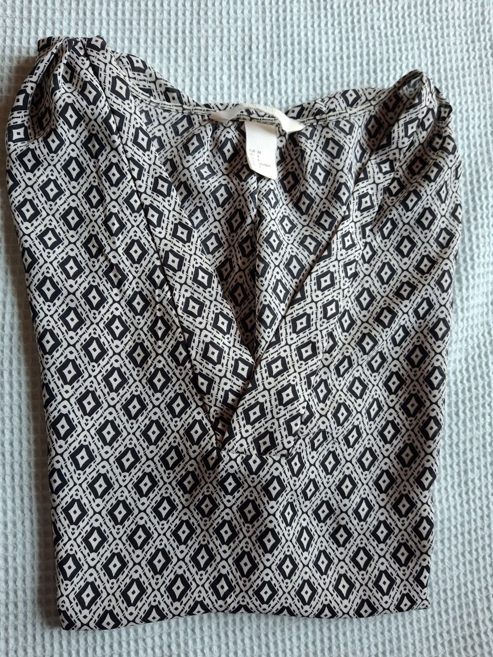 H&M Top: Haut taille 34 col en V marque H&M  – Usato da Villiers venduto da san_jn5w 6