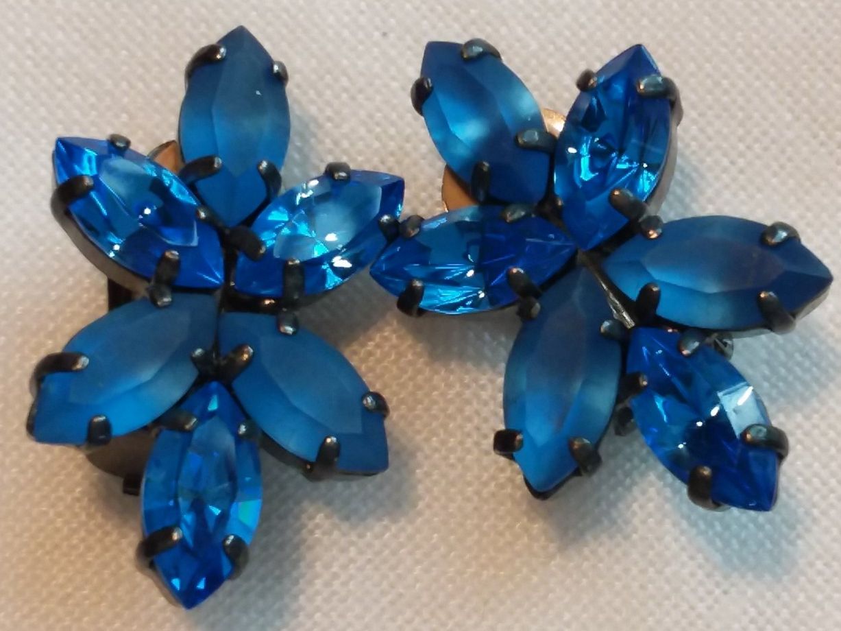 Ketten: Blaues Schmuck Set, Ohrclips mit Collier, Glas, 60er – Gebraucht aus Zürich von sanwit 2