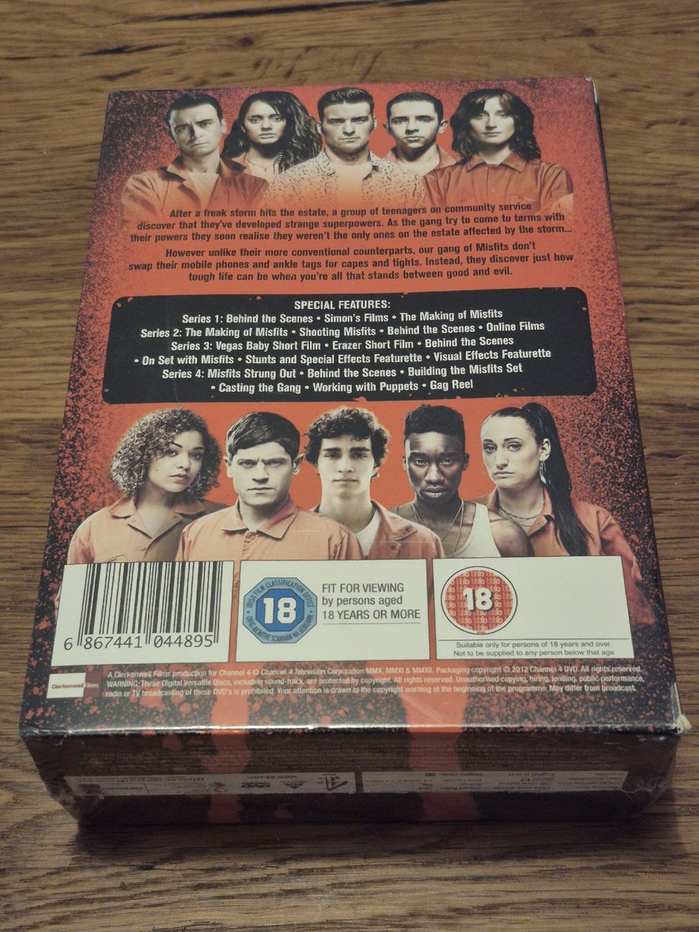 Tutti i DVDs: Misfits - Series 1 - 4 English Version Code 2 (DVD) NEU OVP – Nuovo e nell'imballaggio originale da Oberembrach venduto da giu_7ksd 1