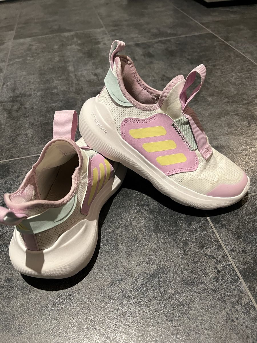 Adidas Schuhe für Mädchen: Adidas Turnschuhe Cloudfoam - Grösse 33  – Gebraucht aus Oberwangen TG von alonsofan01