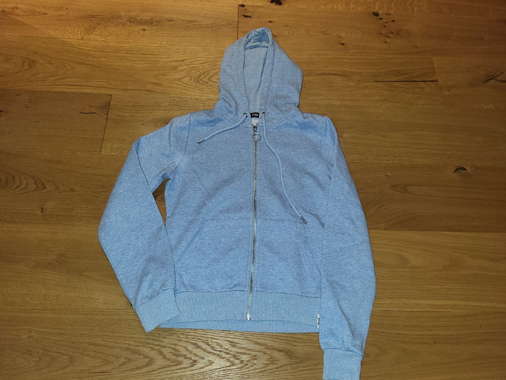 Maglioni & Felpe: Sweat à capuche bleu clair, taille XS – Usato da Courroux venduto da Belleange