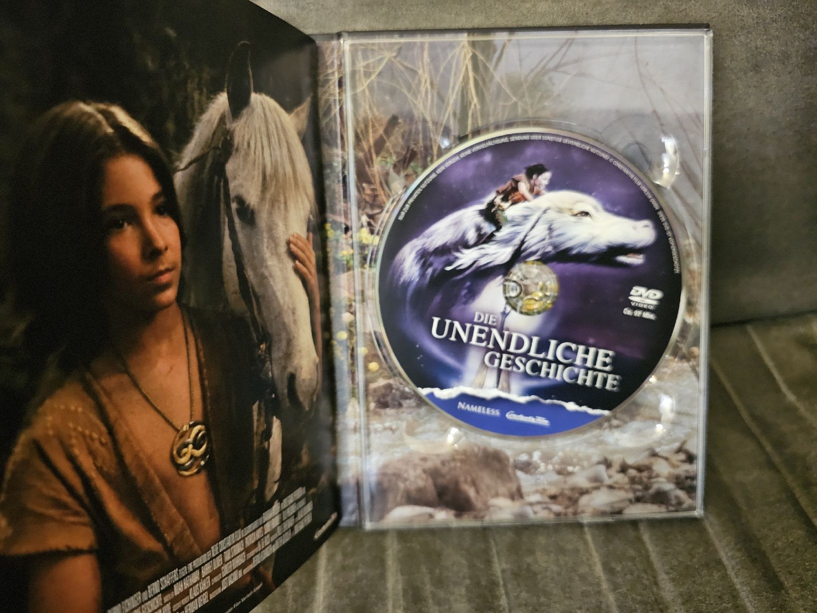 Tutti i DVDs: Die Unendliche Geschichte - Blu-ray Mediabook – Nuovo (secondo la descrizione) da Bülach venduto da pascalgino 3