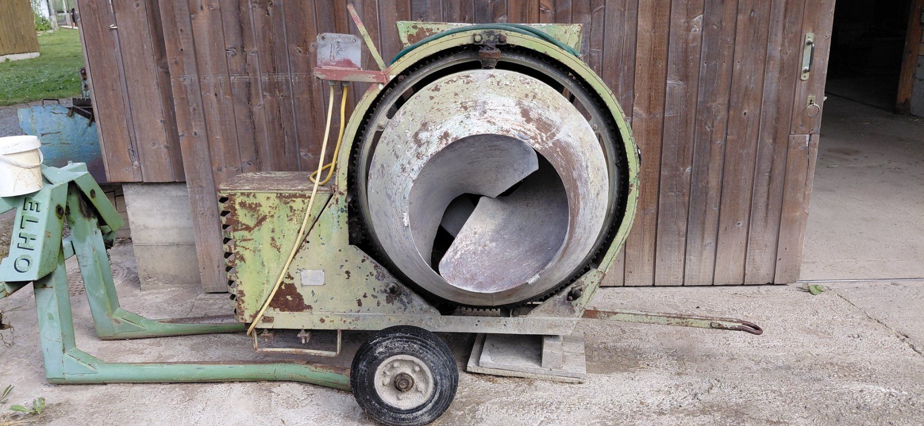 Tutte le macchine: Betonmischer – Usato da Brunnen venduto da sil_5w7m