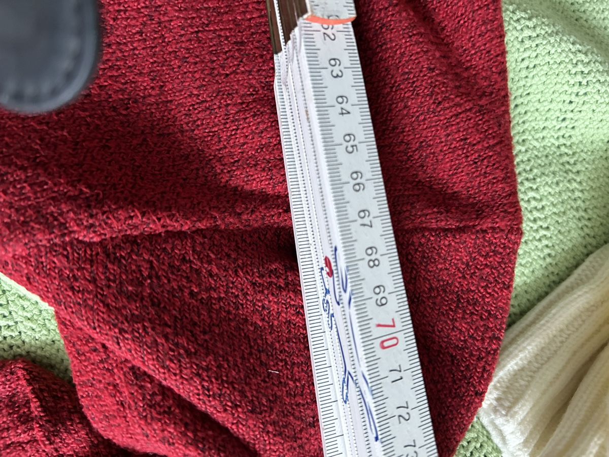 Pullover & Sweatshirts: Vero Moda Pullover rot V-Ausschnitt Grösse XL – Gebraucht aus Rüti ZH von Masken 3