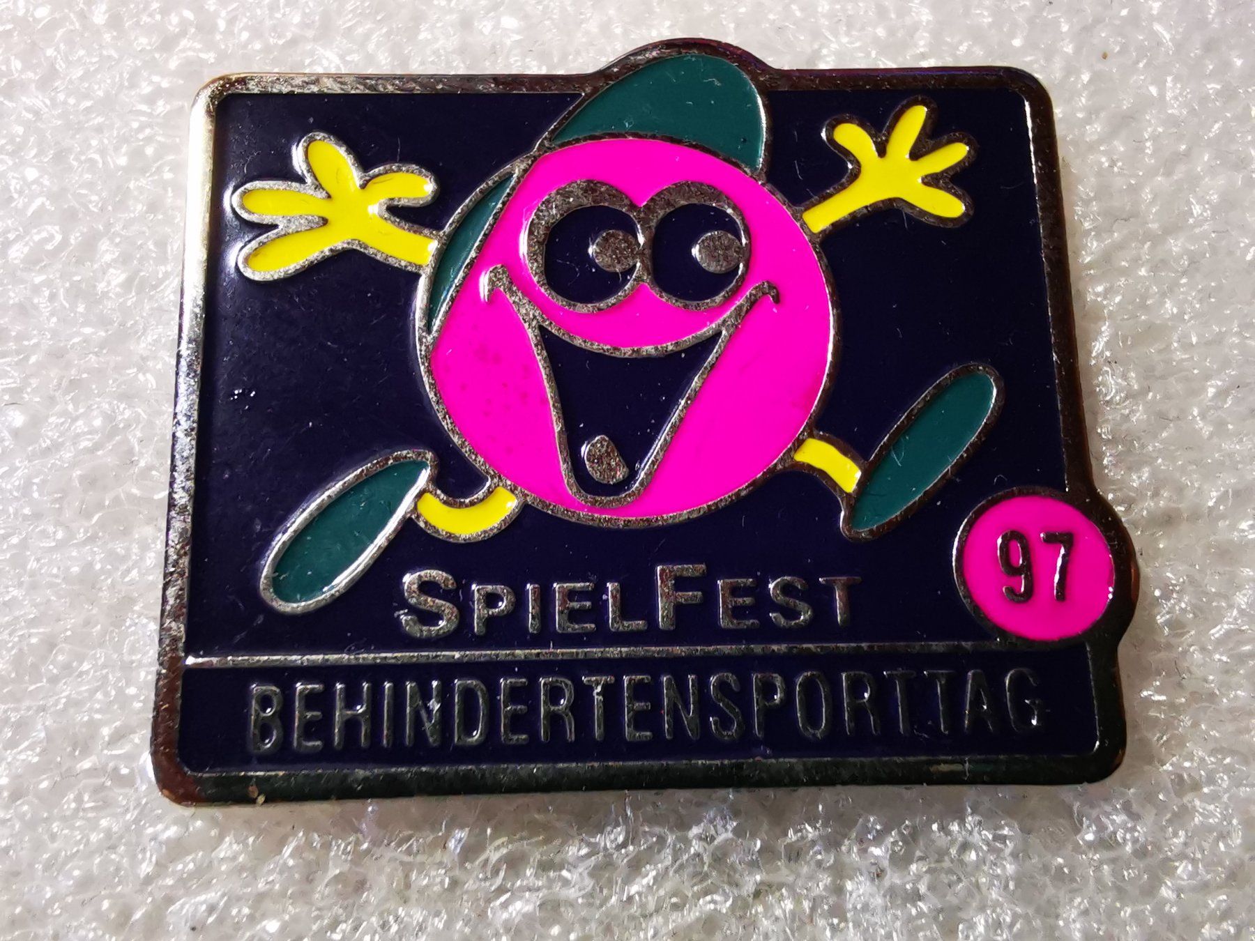 Plaketten & Abzeichen: Ansteckpin 141: Spielfest 97 – Gebraucht aus Oppligen von Pin-Fall-Shop