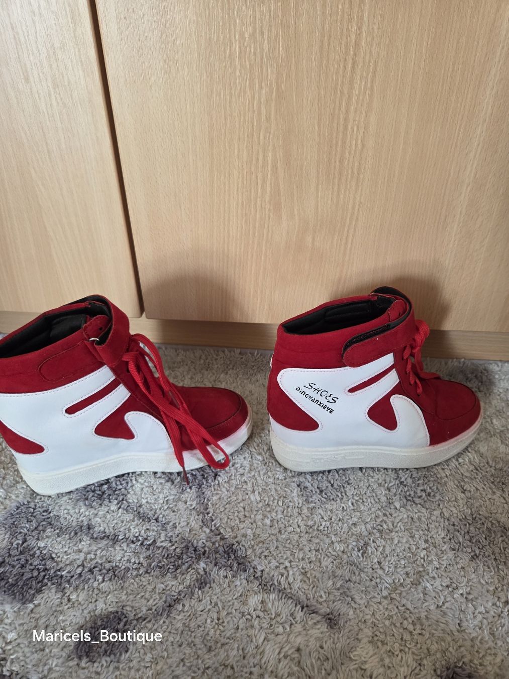 Scarpe da donna: Schuhe mit verstecktem Keilabsatz, Größe 35 – Usato da Winterthur venduto da Maricels_Boutique 1