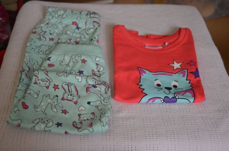 TAILLE 104-110 - PIJAMA NEU
