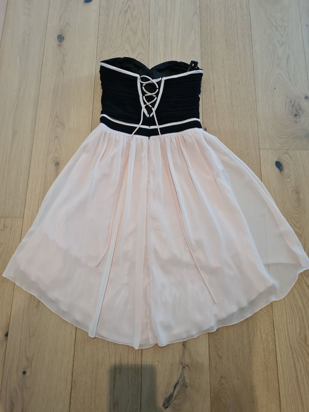 Kleider: Wunderschönes Kleid Rosa/Schwarz Gr. 36 – Gebraucht aus Balzers von ridr 1
