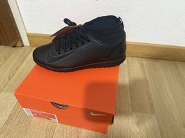 NIKE Hallenschuhe GR.36.5 NEUE 