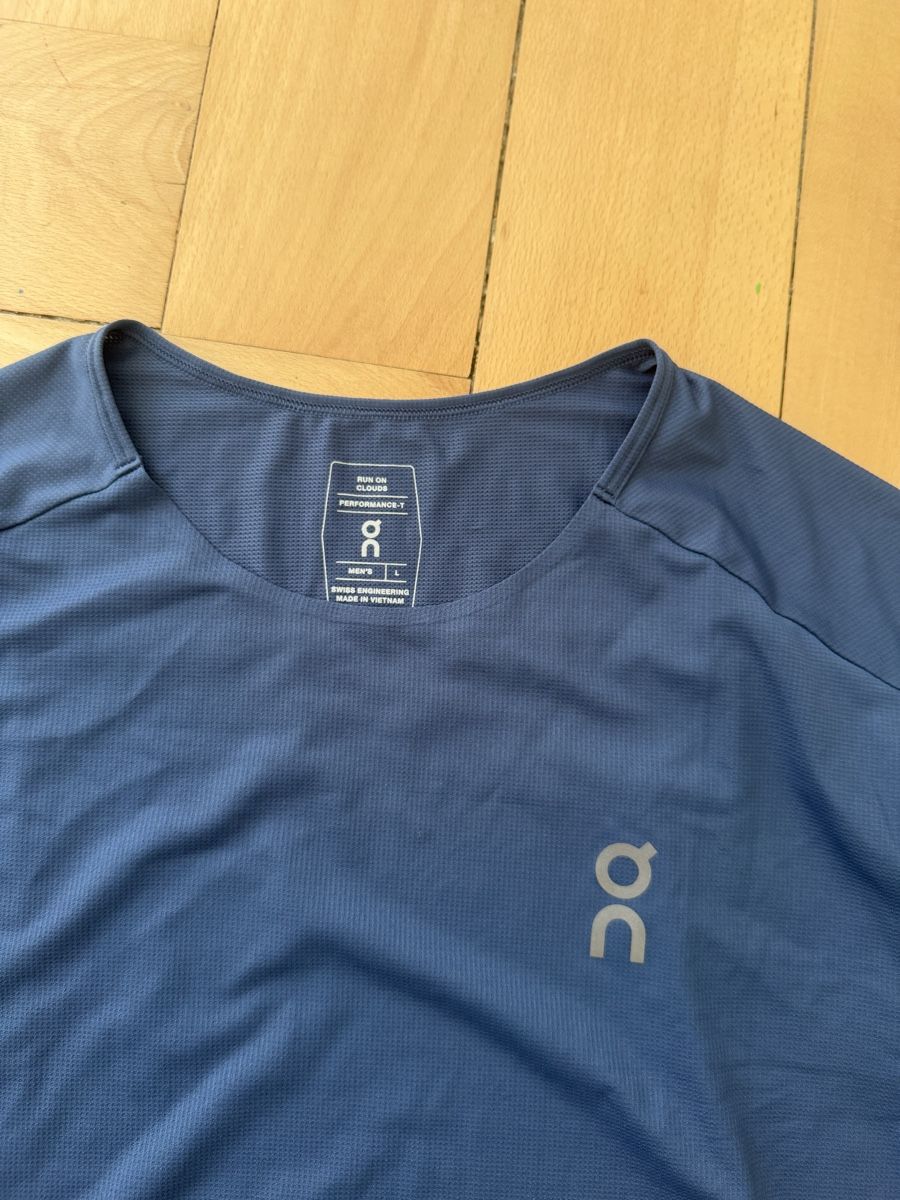 On T-shirt: On Performance T-Shirt (L) – Usato da Bern venduto da Laufsport3000 1