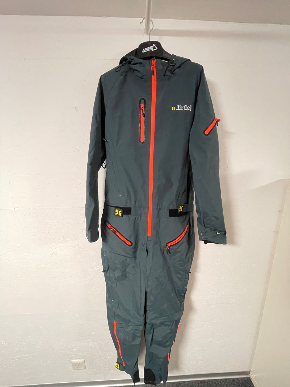 Jumpsuits: dirtlej Dirtsuit Core Edition - Mud Overall M – Gebraucht aus Kirchberg BE von Matador13