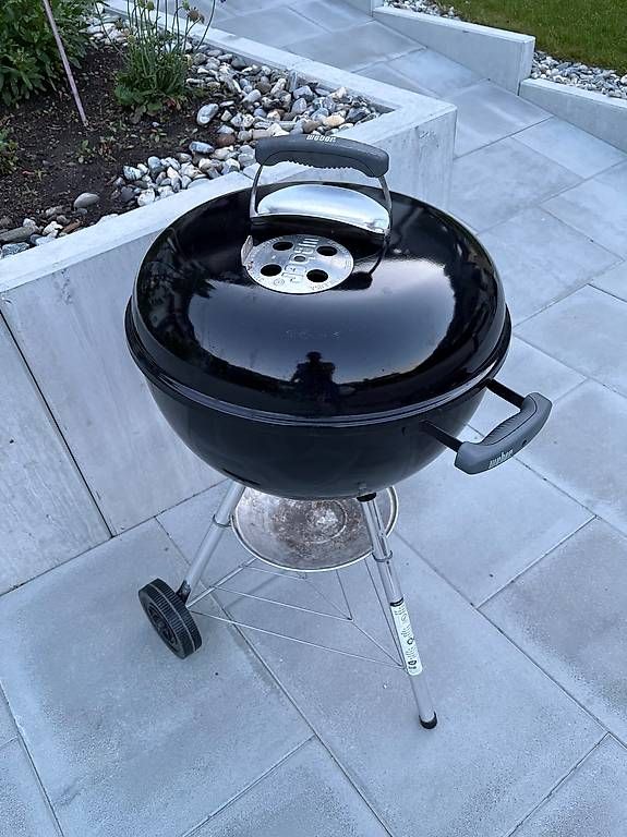 Grills: Weber Holzkohle Kugelgrill  – Gebraucht aus Felsberg von Riggel