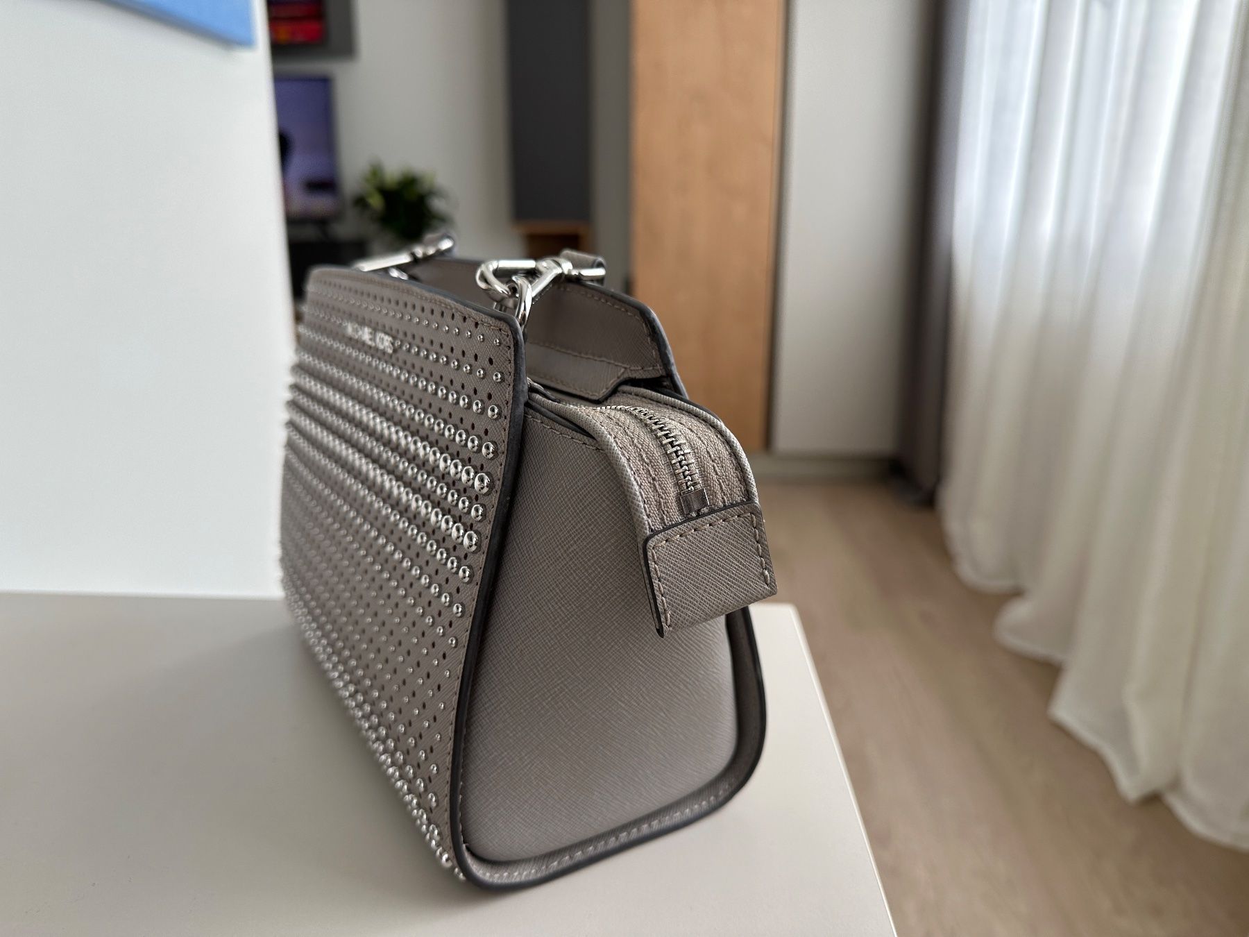 Michael Kors Borse da donna: Michael Kors medium stud selma leather silver pearl grey bag – Usato da Zürich venduto da nat_2gj5 1