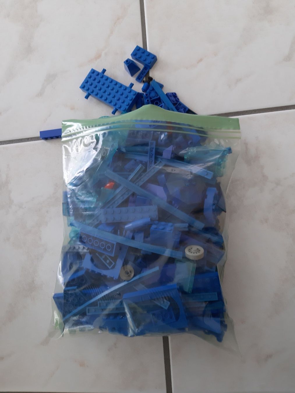 Lego Giocattoli: Lego Einzelteile blau 615 gr. – Usato da Schmitten FR venduto da ReniStern