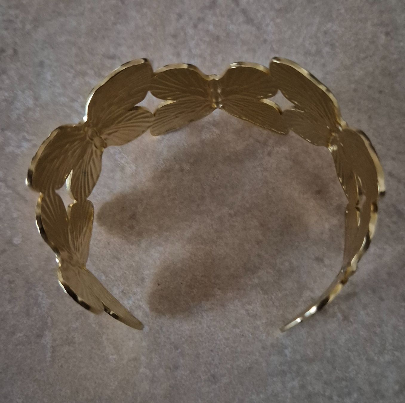 Bracciali & Braccialetti: Bracelet manchette métal doré papillons – Nuovo (secondo la descrizione) da Neuchâtel venduto da simbajoyce123 1