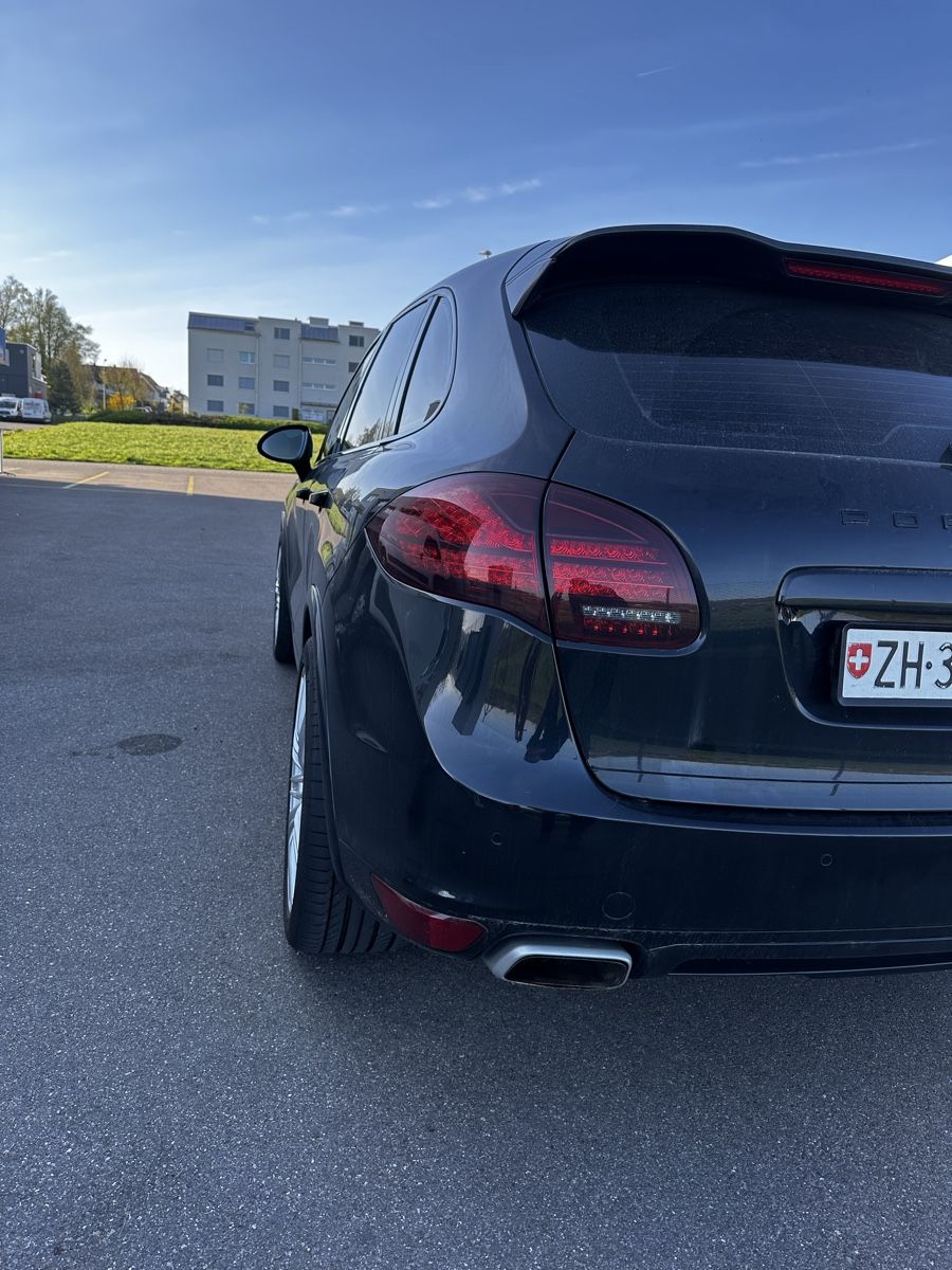 Porsche Tutti pezzi di ricambio auto: Distanzscheiben & Schrauben Porsche Cayenne 92a – Usato da Höri venduto da EverythingForSale 3