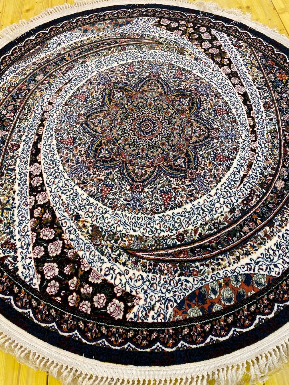 Teppiche: Schöner Perserteppich  1.50X1.50 cm       Gratisversand ! – Neu (gemäss Beschreibung) aus Birmensdorf ZH von azad110 2