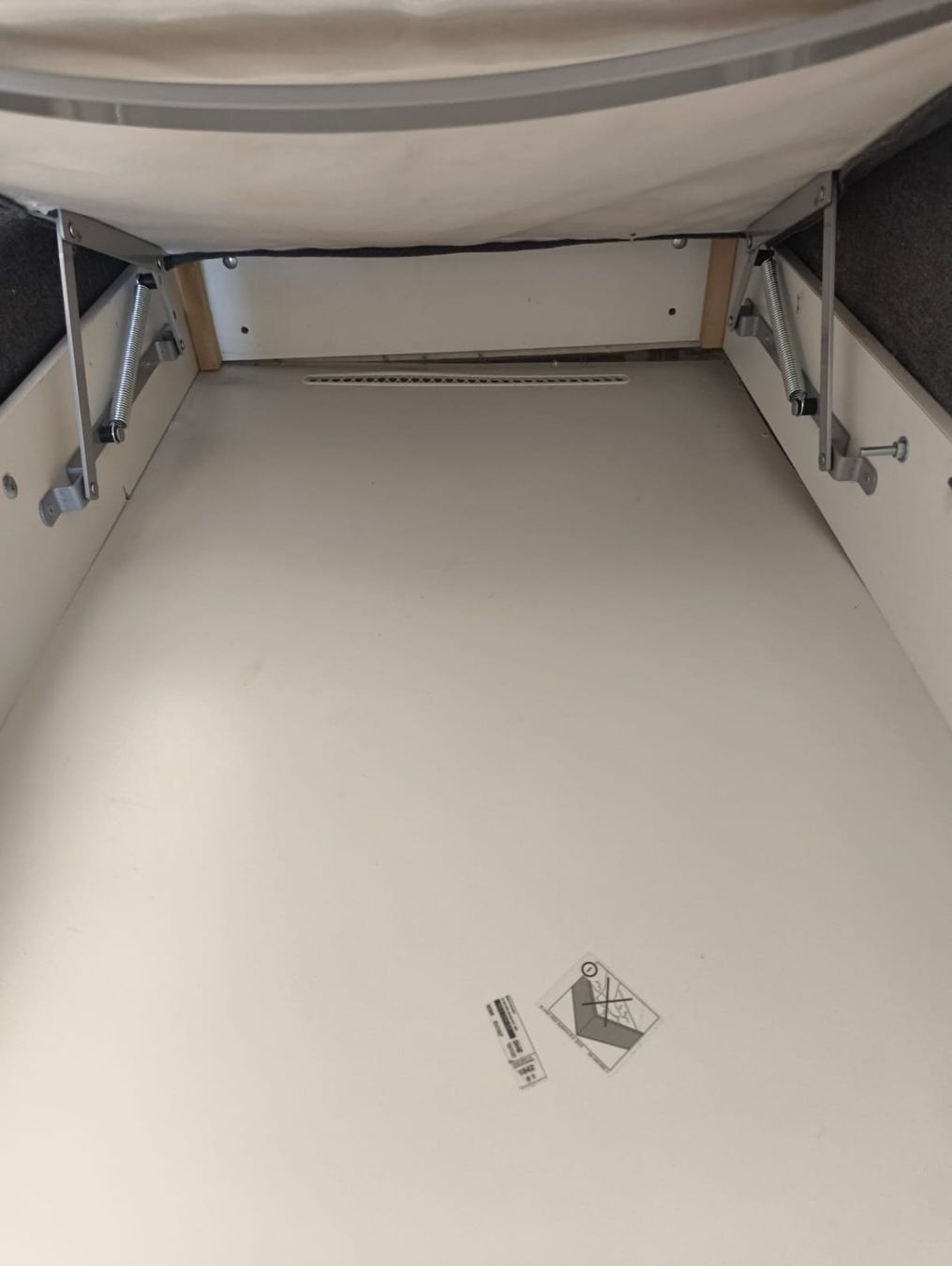 Sofas: IKEA Ecksofa mit Récamiere fast zu verschenken – Gebraucht aus Pfäffikon ZH von lea_yp9j 2