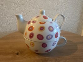 Teekanne mit Tasse