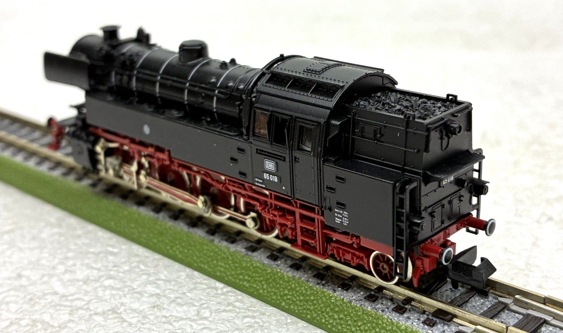 Fleischmann Modellini di ferrovie: Fleischmann 7065 piccolo N= Dampflok DB 65 018 - OVP – Usato da Thun venduto da retoolinoo 1