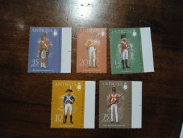 Timbres Antigua 5 pièces uniformes militaires, 1981