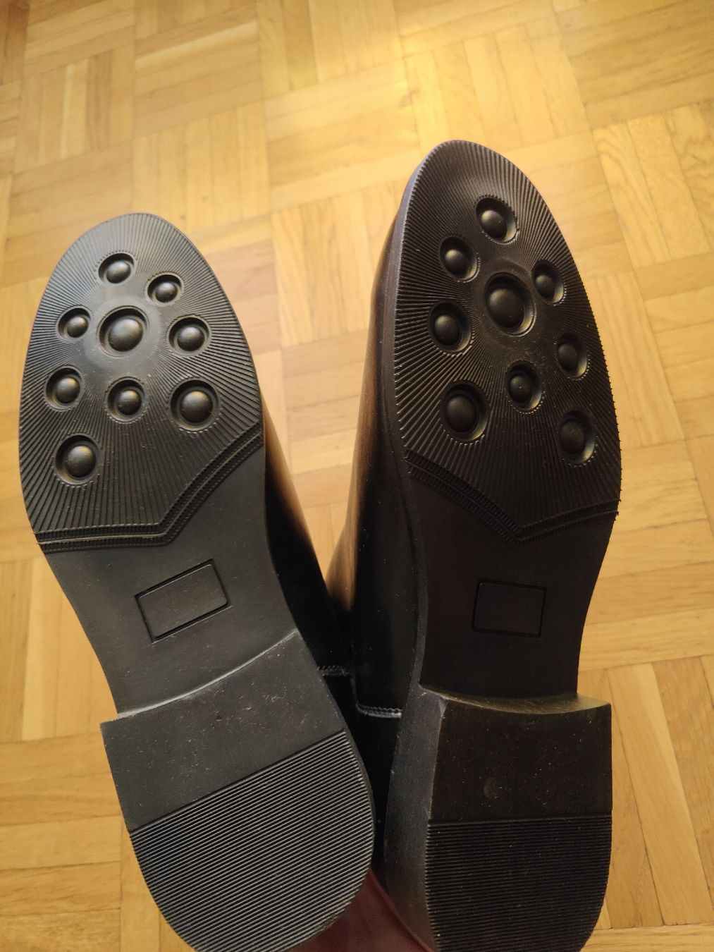 Scarpe da uomo: Stylish Black Leather Chelsea Boots - Size 41 - EUC! – Nuovo (secondo la descrizione) da Carouge GE venduto da Andelie 3