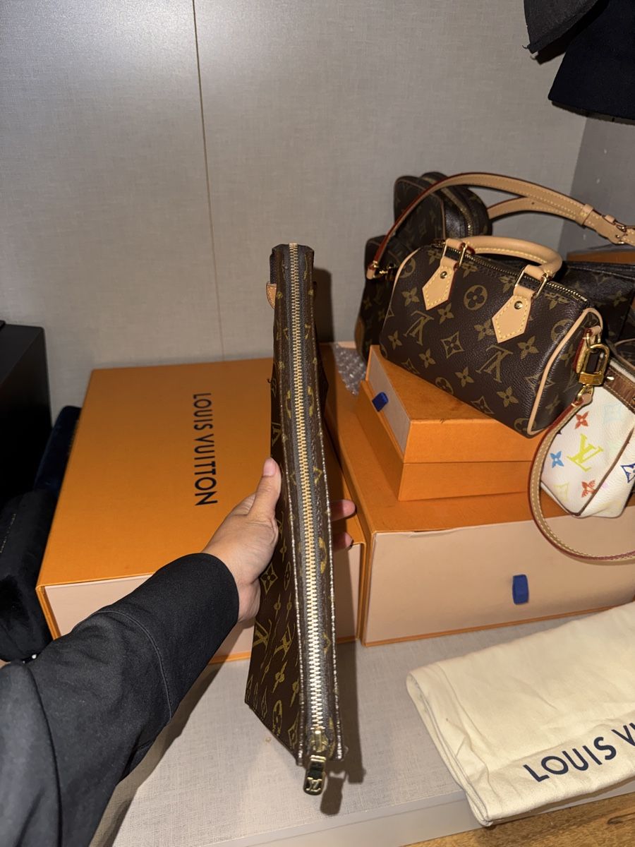 Louis Vuitton Sacs: Louis Vuitton Toiletry Pouch 26 cm – D'occasion à Widnau par Pukpan_99 5
