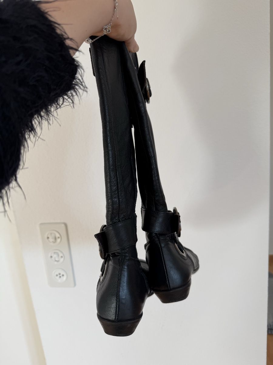 Scarpe da donna: Leather Boots - buckle design, size EU 36, dark black – Usato da Seon venduto da Avina12 1