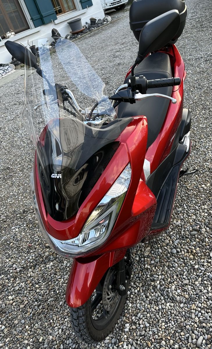 Honda Scooters: Verkaufe Honda PCX 125 Roller – Gebraucht aus Schönenberg an der thur von  3
