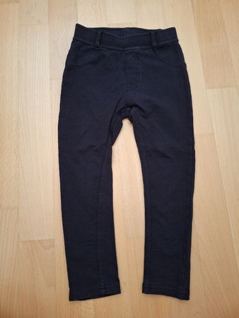 schwarze Hose in Gr. 104