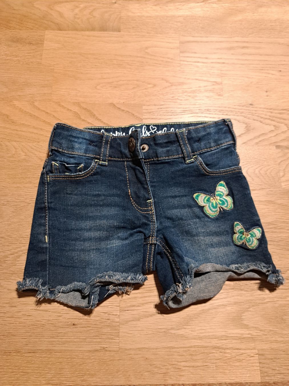 C&A Pantaloni: Sommer Set: 2 süsse Shorts, Grösse 92 – Usato da Bergdietikon venduto da Staphylococcus 1