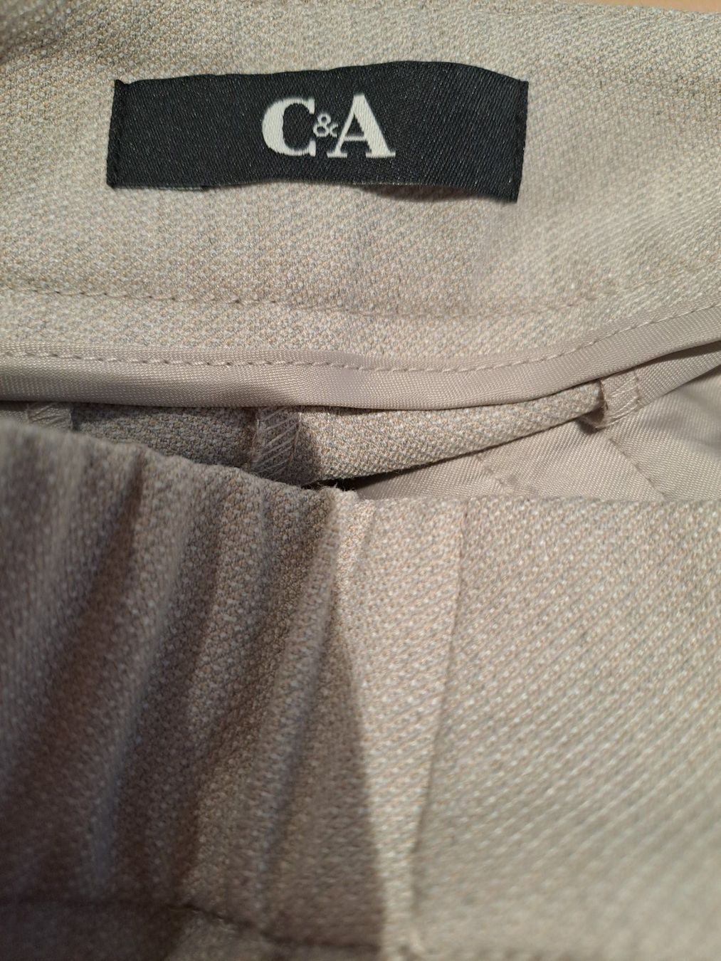 C&A Pantaloni: Bundfalten-Hose beige C&A 36 – Nuovo (secondo la descrizione) da Volketswil venduto da ronbons 1