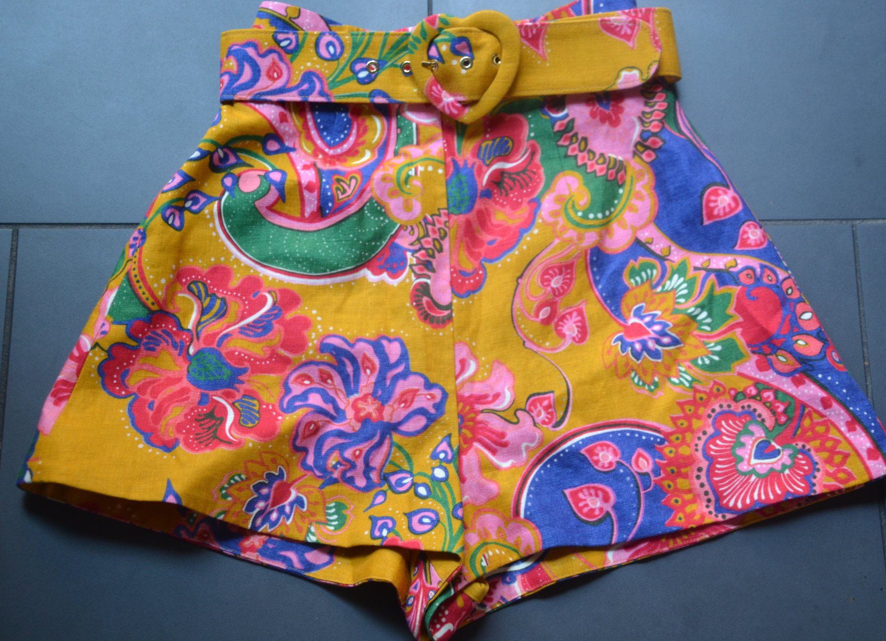 Zimmermann Hosen: Zimmermann Shorts S – Gebraucht aus Collonges von Auganien