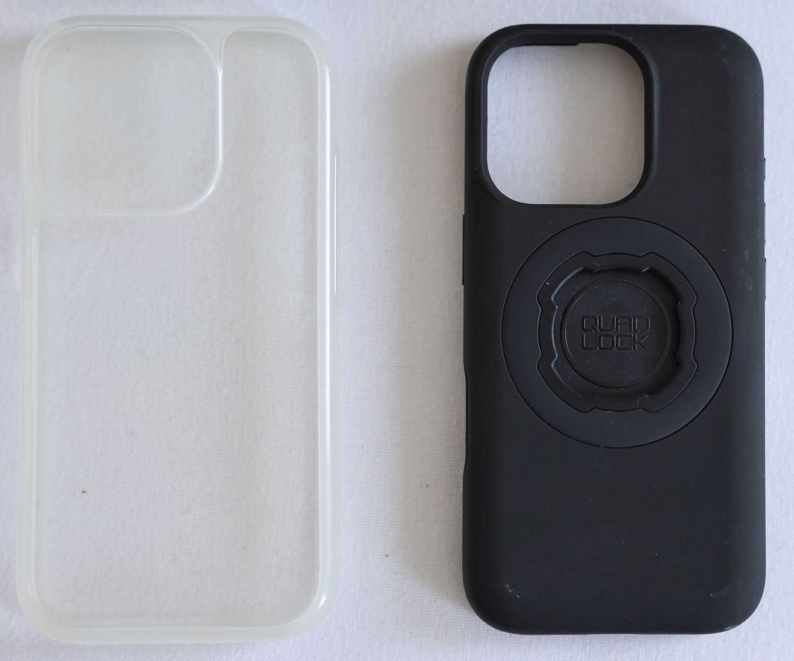 Quad Lock Cover & Protezioni schermo: Quad Lock Case und Regenhülle für iPhone 16 Pro – Usato da Zürich venduto da Buchholz01 1