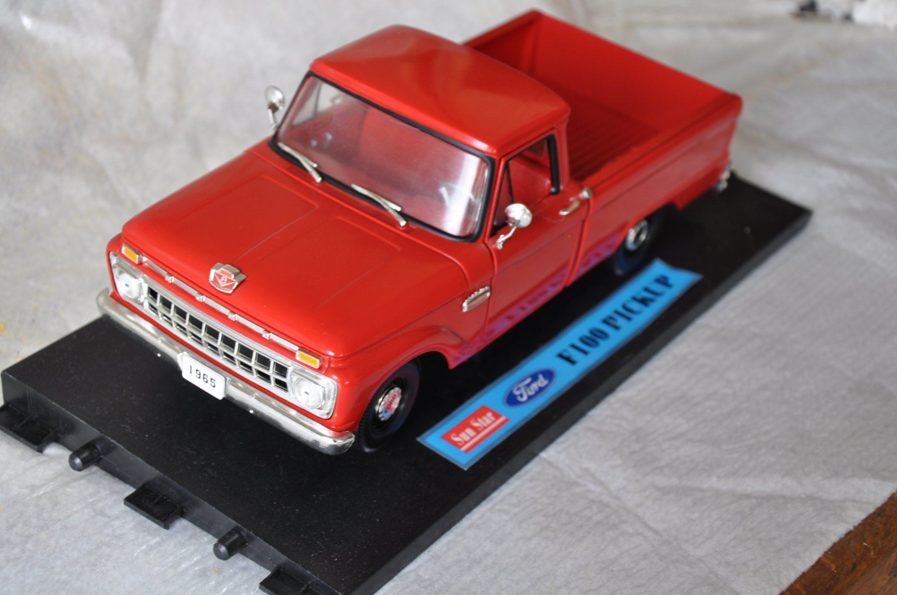 Sun Star Modellautos: Ford F100 Pickup – Neu und originalverpackt aus Ebnat-Kappel von Aallerlei 1