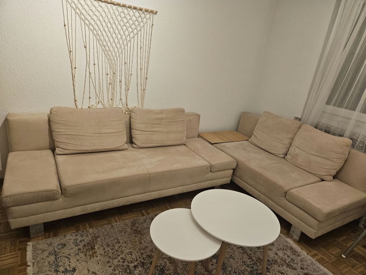 Sofas: 2er und 3er Sofa Veloursleder beige – Gebraucht aus Maienfeld von DK3 1
