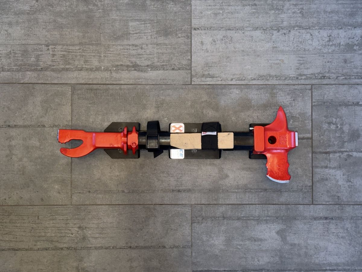 Alle Werkzeuge: FORCE Rescue Tool Axt Beil Feuerwehr Rettung Ferno – Gebraucht aus Meiringen von sellswiss