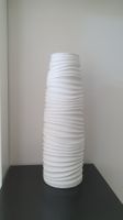 Designvase in nordischem Stil / Höhe 48.5 cm / mattweiss