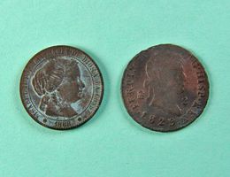 1 Centimo- und 2 Maravedis-Münzen Spanien, 1868/1829 Kupfer