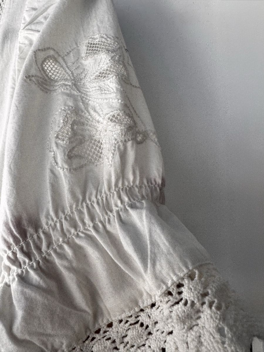 Camicette: Chemisier taille 42, blanc cassé, dentelle fine. – Usato da Lausanne venduto da Flomag 2