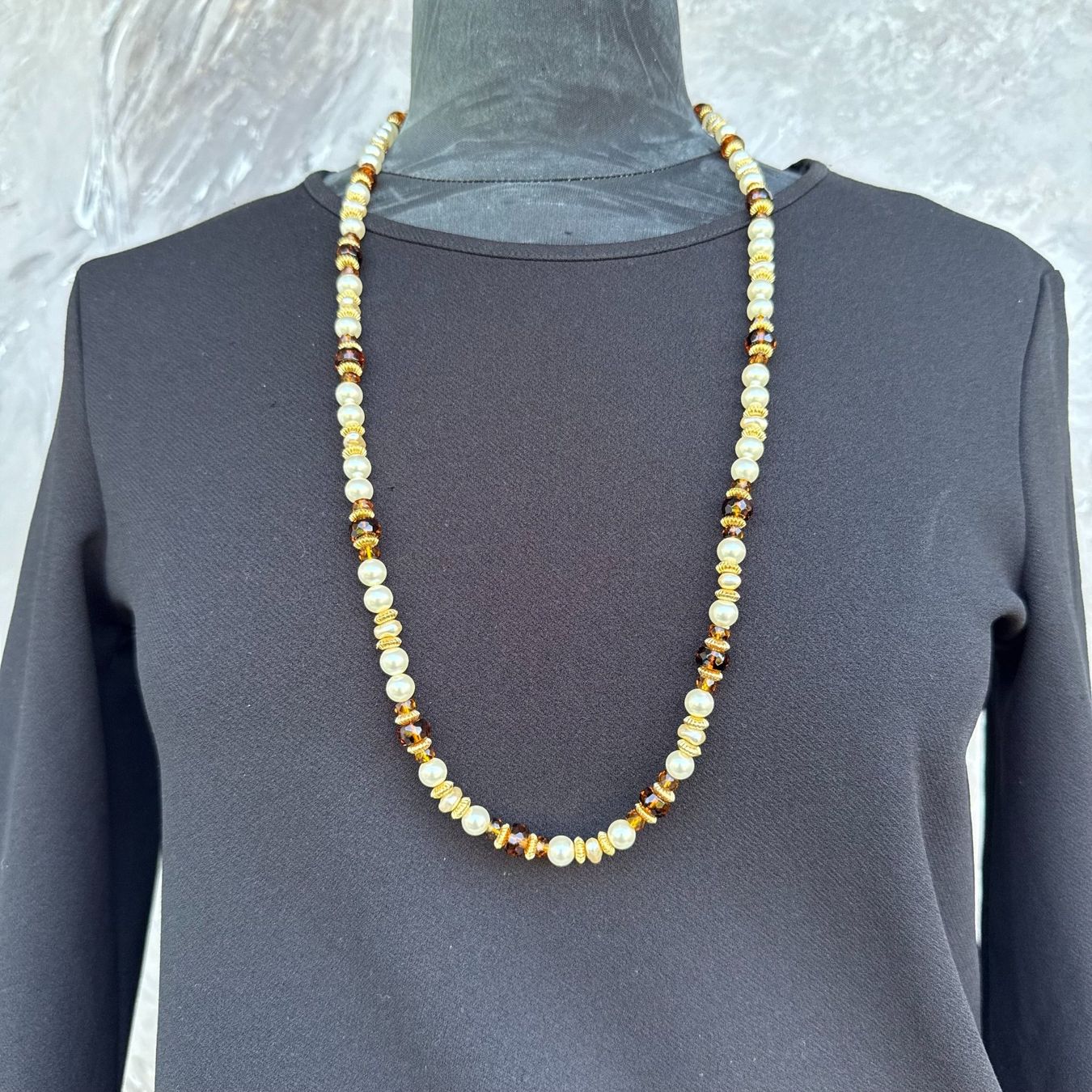 Catenine: Collier long perles blanches et perles ambrées facettées – Usato da Thônex venduto da Suisse.Shopping 4