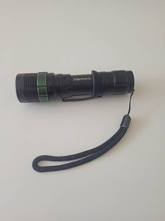Lampes: Intertronic LED Handtaschenlampe – D'occasion à Altdorf UR par sportlife