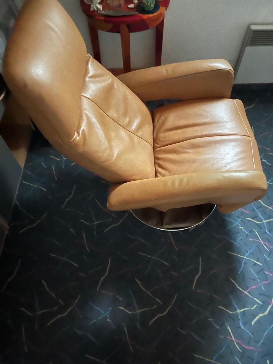 Strässle Poltrone: Fauteuil Strässle de chez Pfister – Usato da Givisiez venduto da Lideto 2